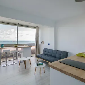 https://plage-du-mihinic-vue-mer-180-degres.inbrittany.com